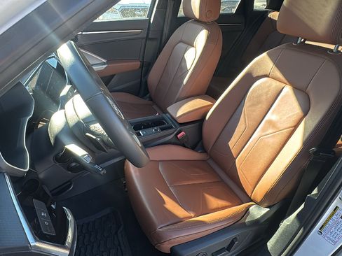 Used 2025 Audi Q3 2.0T Premium image 14