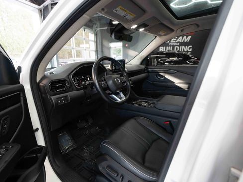 Used 2023 Honda Pilot Elite image 8