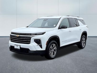 Used 2025 Chevrolet Traverse LT