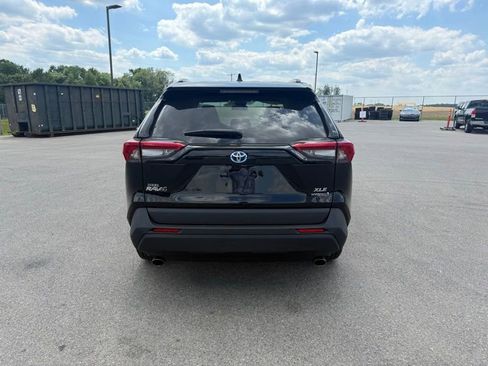 Used 2021 Toyota RAV4 XLE w/ Convenience Package AWD/4WD image 7