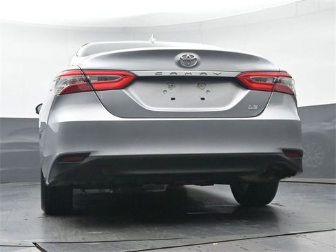 Used 2020 Toyota Camry LE image 27