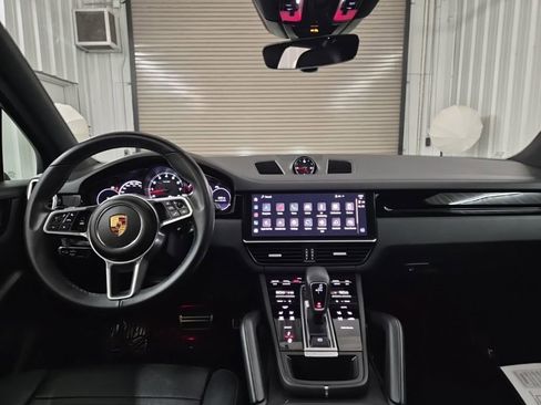 Used 2022 Porsche Cayenne S image 33