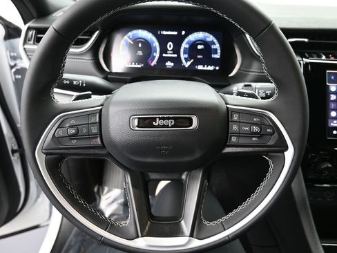 New 2025 Jeep Grand Cherokee L Laredo image 17