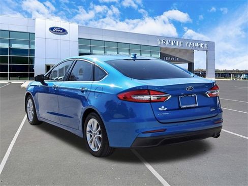 Used 2020 Ford Fusion SE image 2
