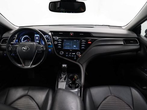 Used 2020 Toyota Camry SE w/ Convenience Package FWD image 12