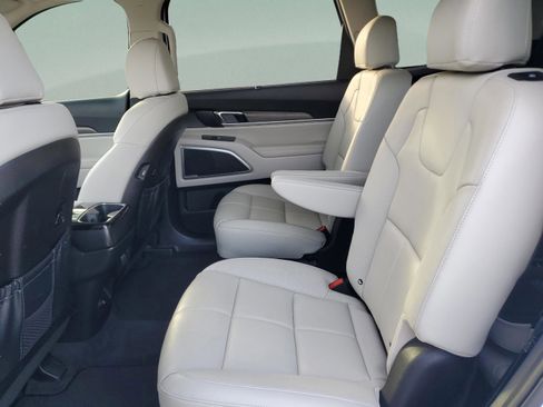 Used 2022 Kia Telluride EX w/ EX Premium Package image 10