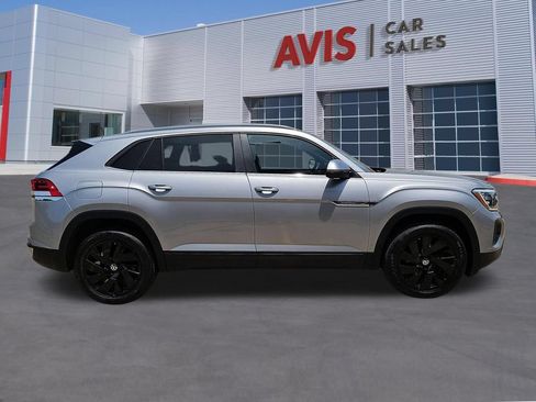 Used 2025 Volkswagen Atlas Cross Sport SE FWD image 5