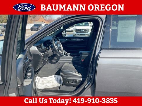 Used 2022 Jeep Grand Cherokee Altitude AWD/4WD image 16