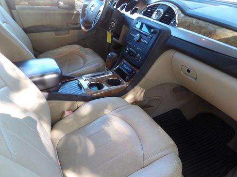 Used 2011 Buick Enclave CXL image 30