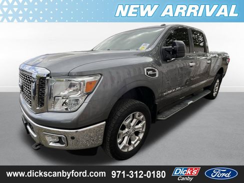 Used 2018 Nissan Titan SV w/ SV Convenience Package AWD/4WD image 4