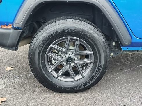 Used 2024 Jeep Wrangler Sport S image 5