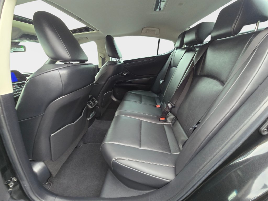 Certified 2024 Lexus ES 300h w/ Premium Package FWD image 14