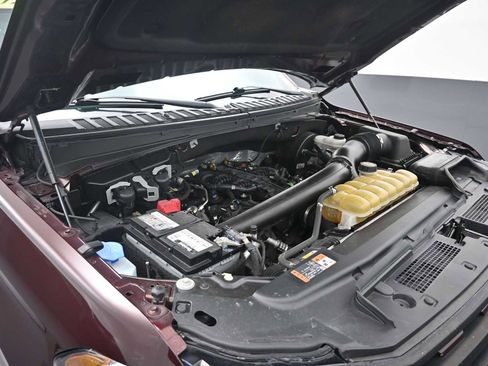 Used 2021 Ford Expedition XLT image 18