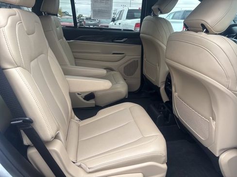 Used 2024 Jeep Grand Cherokee L Limited w/ Luxury Tech Group II image 11