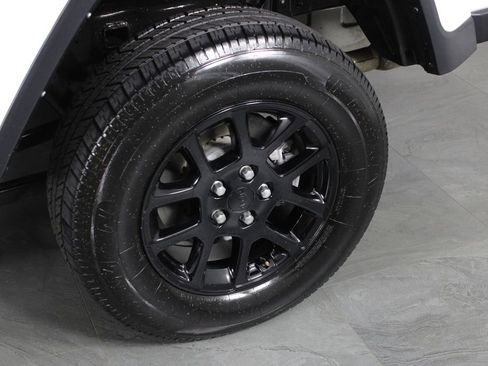 Used 2023 Jeep Gladiator Overland image 11