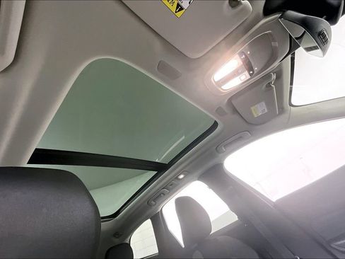 Used 2022 Volvo XC60 B5 Momentum image 22