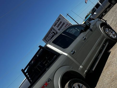 Used 2019 Ford F150 Lariat image 2