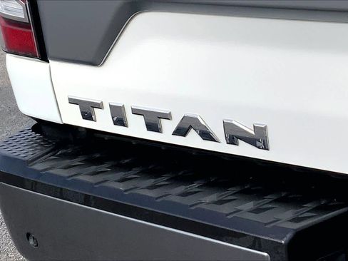 Used 2023 Nissan Titan Platinum Reserve w/ Moonroof Package image 10