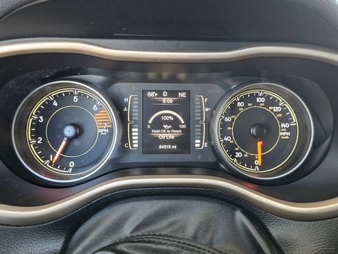 Used 2018 Jeep Cherokee Latitude FWD image 12