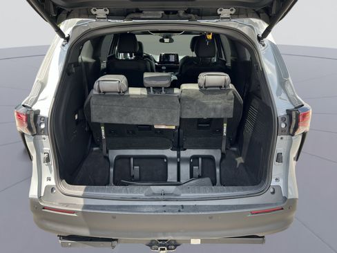 Used 2022 Toyota Sienna XLE Woodland Edition AWD/4WD image 27