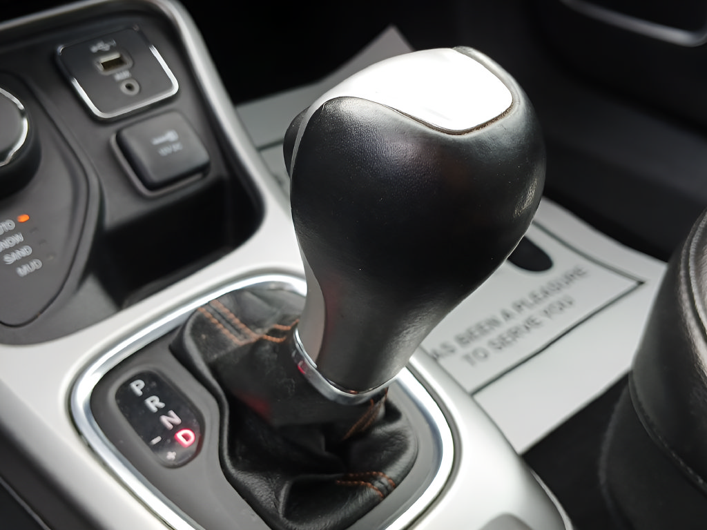 Used 2019 Jeep Compass Latitude w/ Popular Equipment Group AWD/4WD image 13
