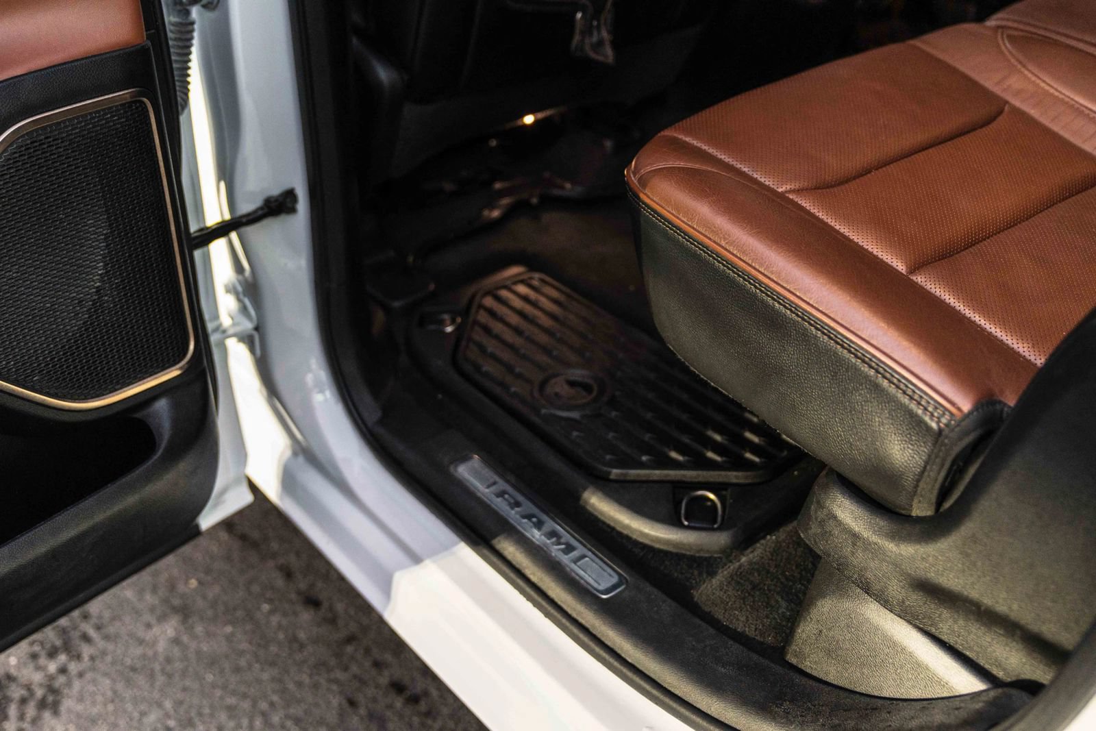 Used 2023 RAM 1500 Limited w/ Body Color Bumper Group AWD/4WD image 35