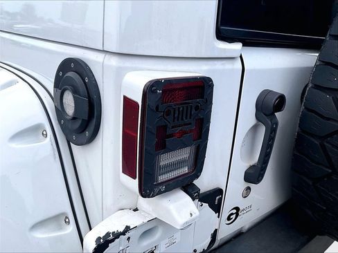 Used 2015 Jeep Wrangler Unlimited Sport w/ Quick Order Package 24S AWD/4WD image 30
