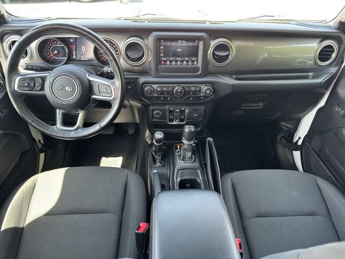 Used 2019 Jeep Wrangler Unlimited Sahara w/ Cold Weather Group AWD/4WD image 28