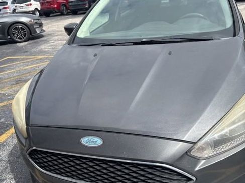 Used 2017 Ford Focus SE FWD image 1