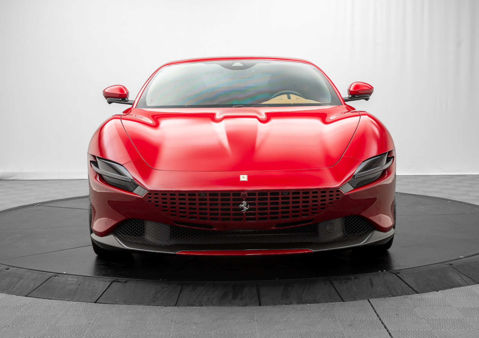 Used 2022 Ferrari Roma RWD image 2