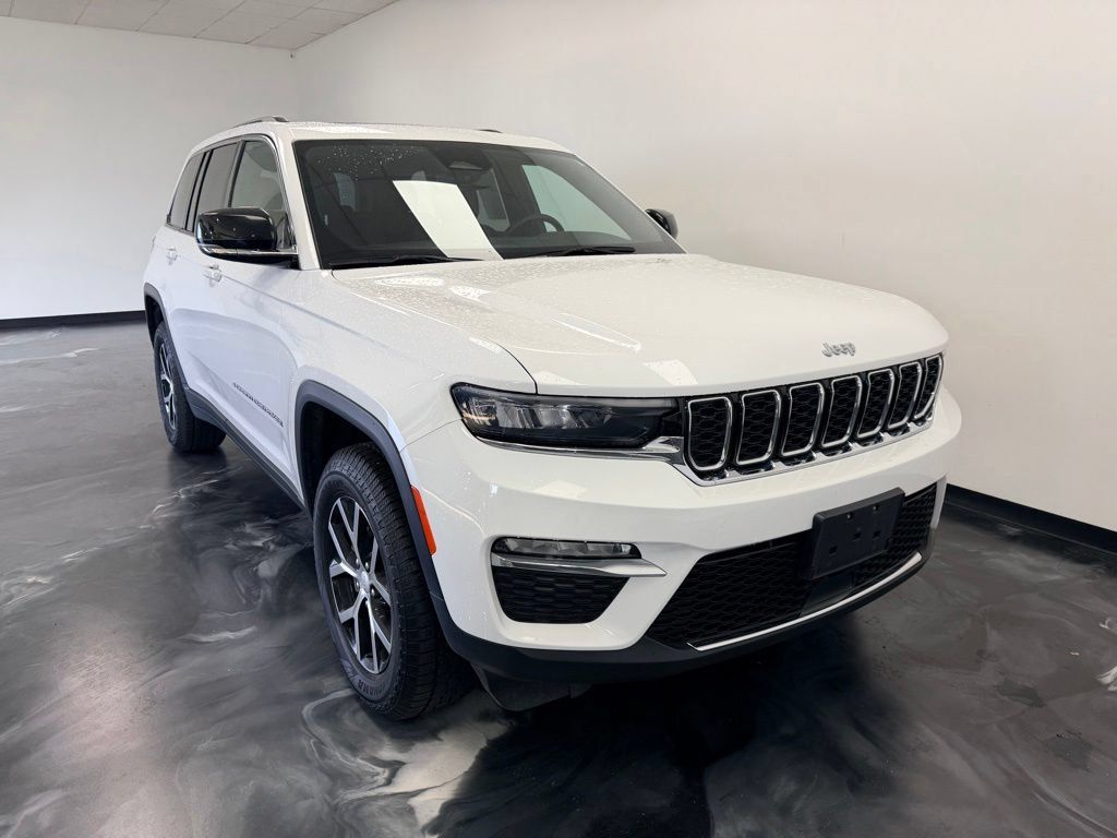 Used 2024 Jeep Grand Cherokee Limited AWD/4WD image 23