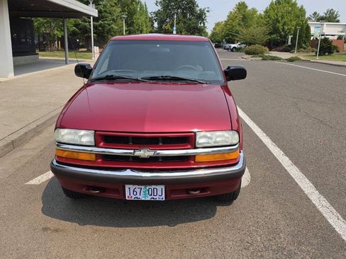 Used 2001 Chevrolet S10 Pickup LS AWD/4WD image 2
