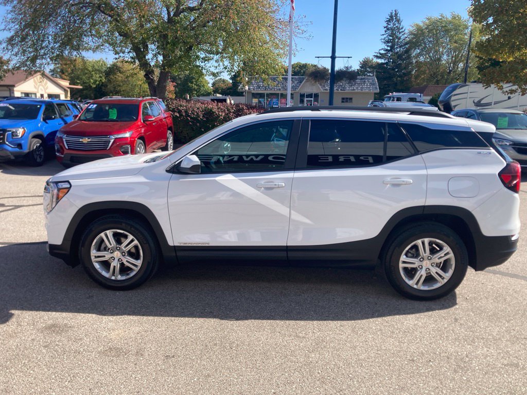 Certified 2024 GMC Terrain SLE w/ Driver Convenience Package FWD image 8