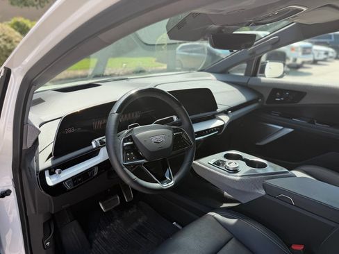 Used 2025 Cadillac Optiq Luxury 2 w/ LPO, Floor Liner Package AWD/4WD image 4