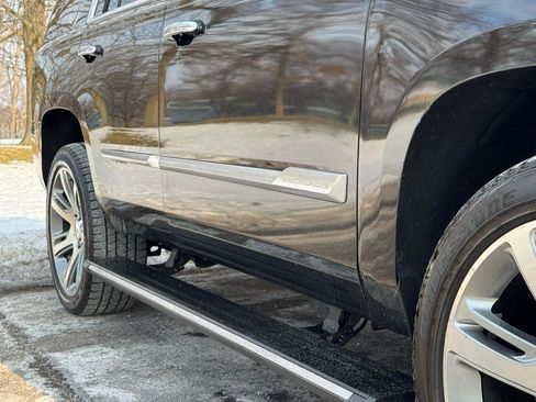 Used 2015 Cadillac Escalade Premium image 22