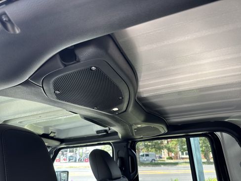 New 2025 Jeep Gladiator Sport w/ Premium Package image 25