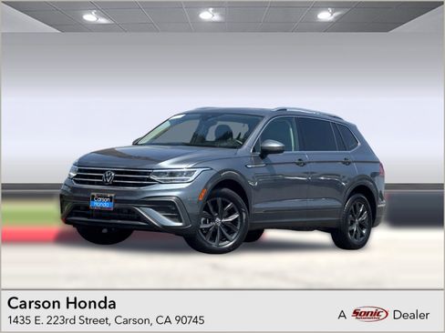 Used 2024 Volkswagen Tiguan SE w/ Panoramic Sunroof Package FWD image 1