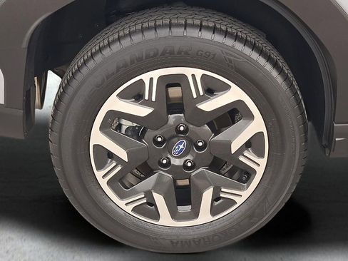 Certified 2025 Subaru Forester Premium AWD/4WD image 8