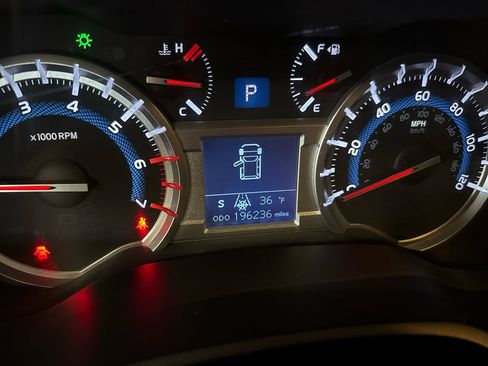 Used 2014 Toyota 4Runner Limited image 13