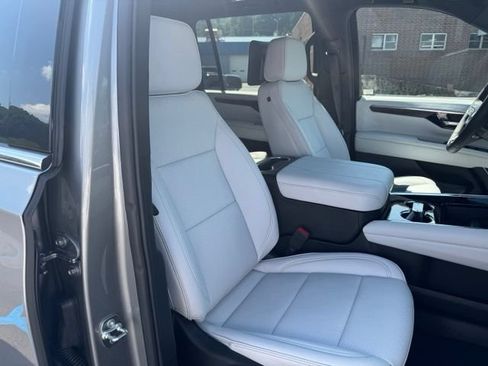 New 2026 Chevrolet Suburban Premier AWD/4WD image 25