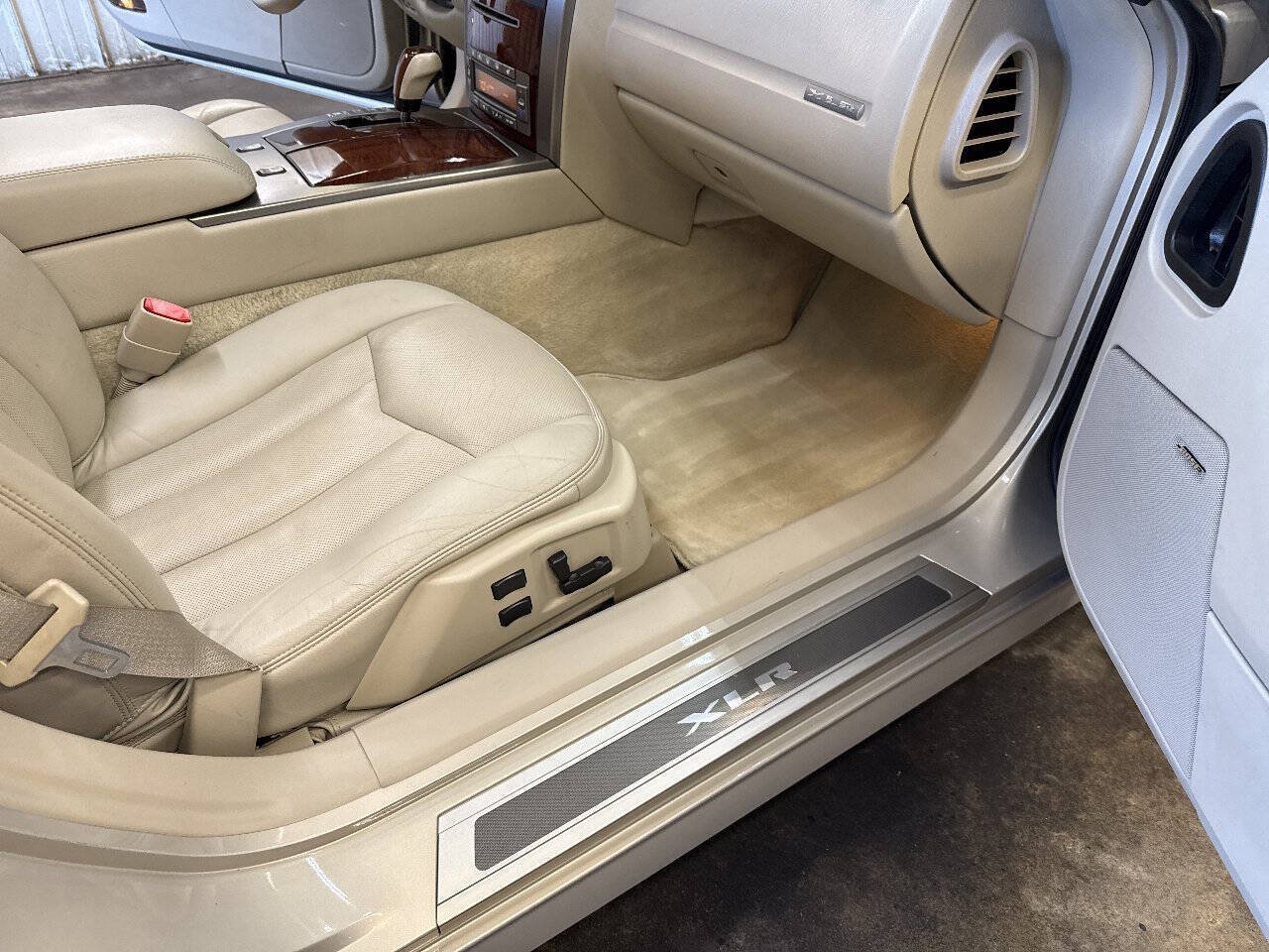 Used 2006 Cadillac XLR RWD image 27