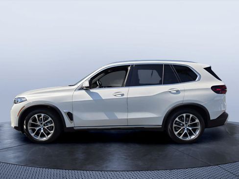 Used 2024 BMW X5 xDrive40i w/ Premium Package AWD/4WD image 3