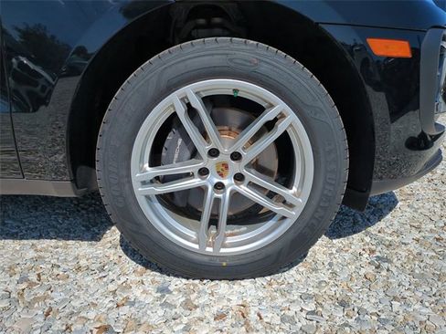 Used 2023 Porsche Macan image 11