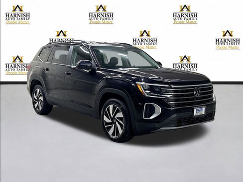 Used 2025 Volkswagen Atlas SE AWD/4WD image 3
