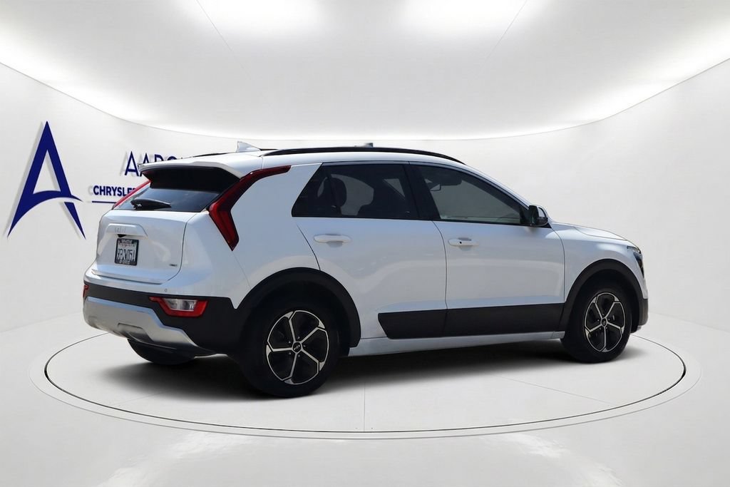 Used 2023 Kia Niro EX FWD image 4