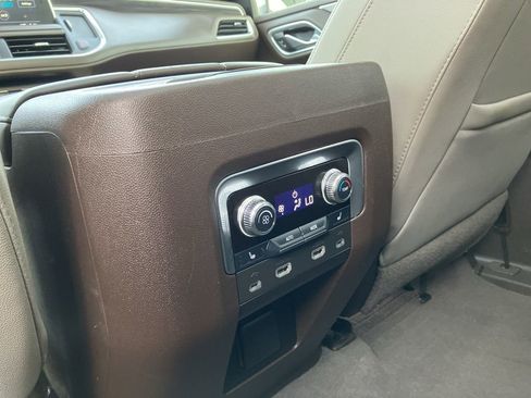 Used 2021 GMC Yukon SLT w/ SLT Luxury Plus Package image 21