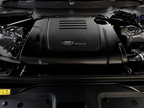 Used 2025 Land Rover Discovery S image 25