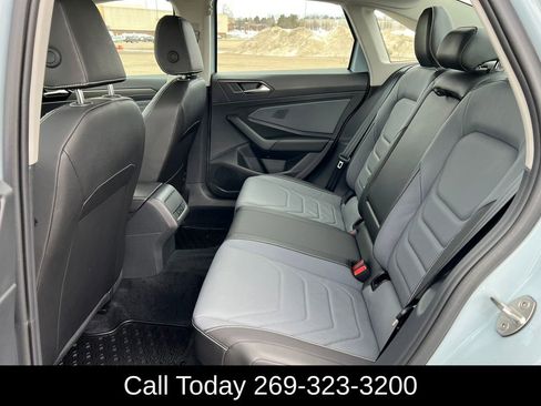 Used 2025 Volkswagen Jetta SEL image 4