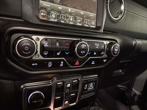 Used 2022 Jeep Wrangler Unlimited Sahara w/ Cold Weather Group image 27