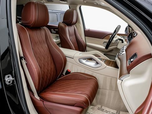 Used 2024 Mercedes-Benz Maybach GLS 600 4MATIC image 31